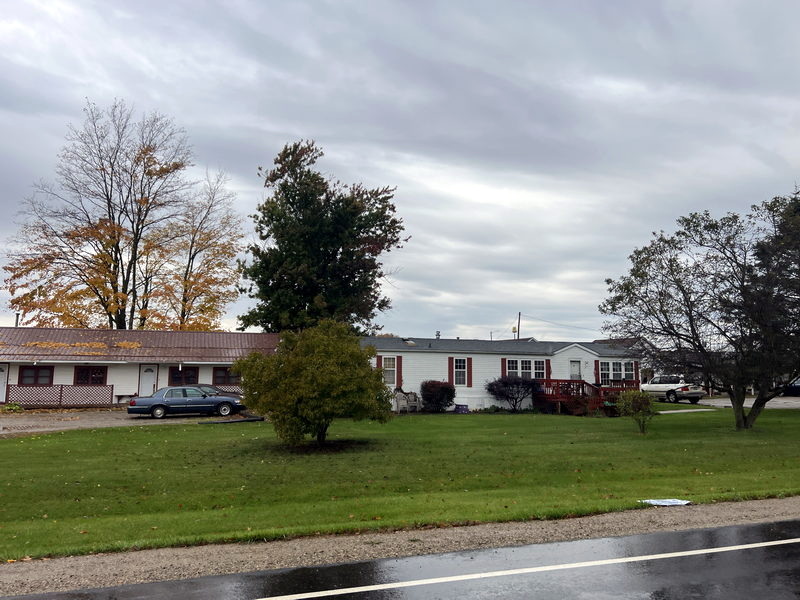 Four Leaf Clover Motel - Oct 22 2023 Photo (newer photo)